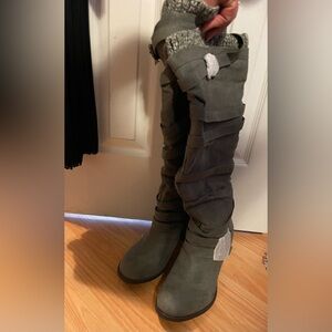 Size 11 gray heeled boots with buckle